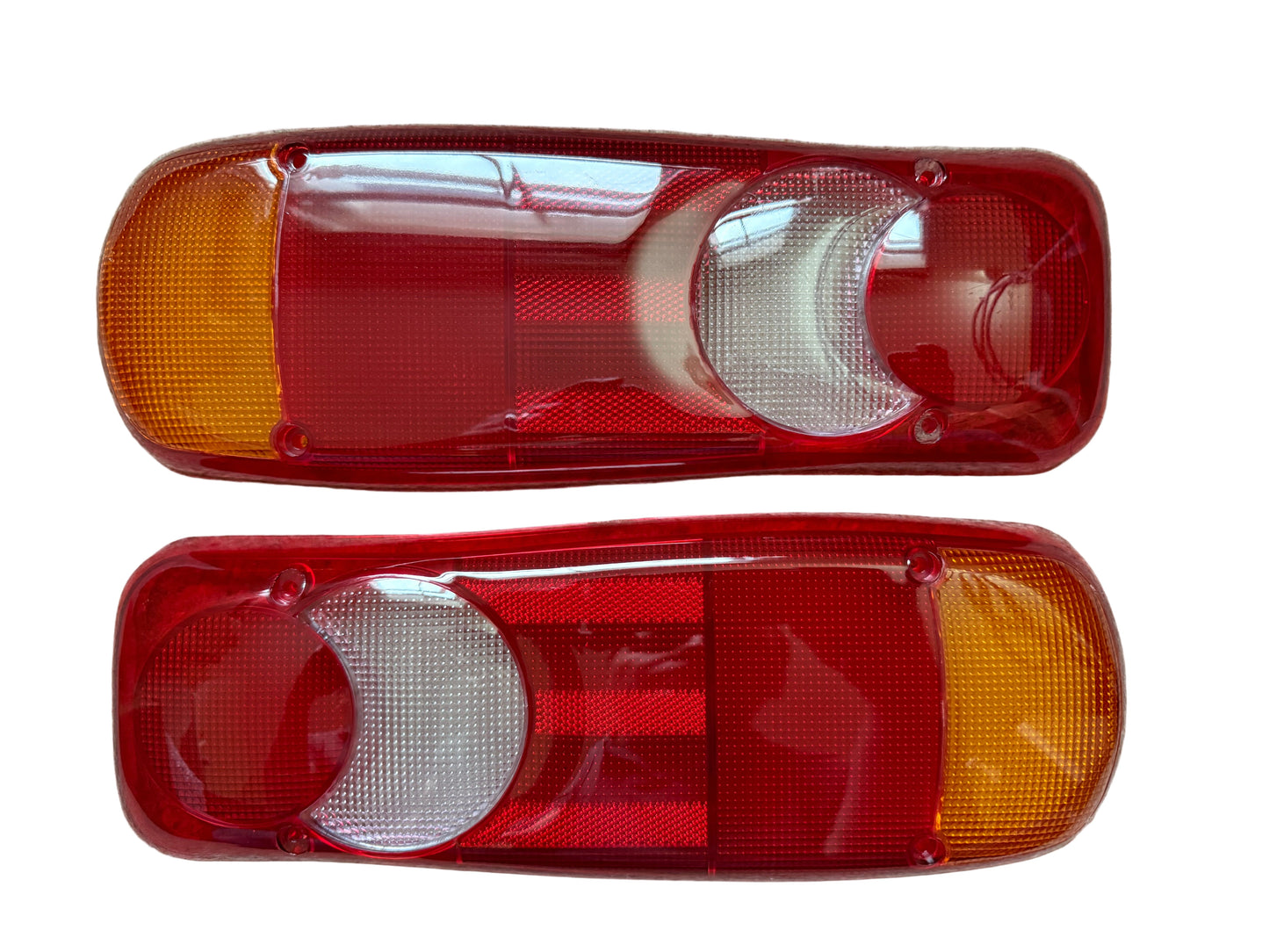 Tail light / combination rearlight lens